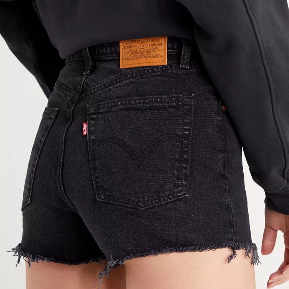 Levi’s Ribcage Shorts size 26